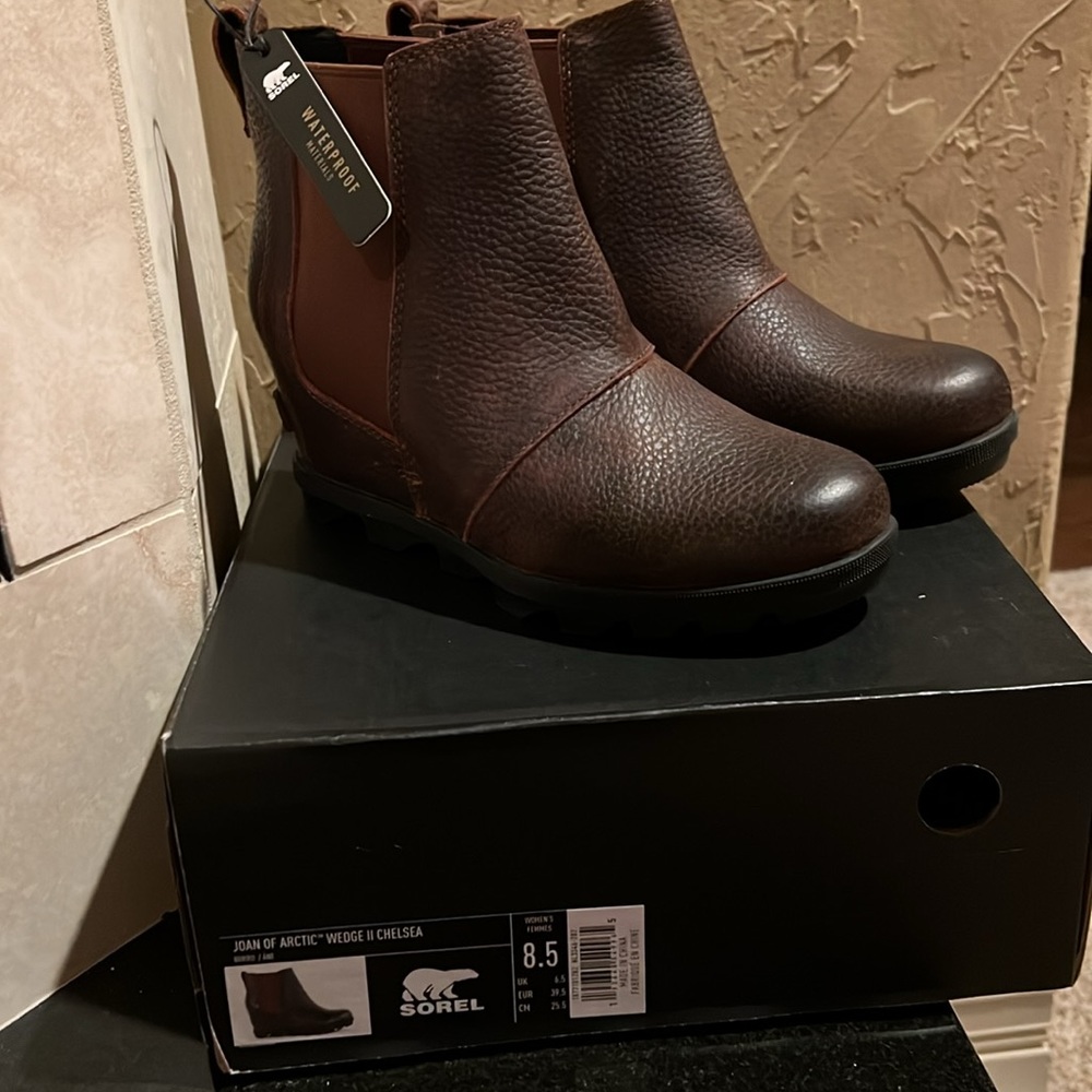 New Sorel Weatherproof Brown Leather Booties